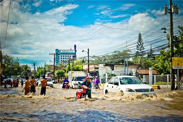 梦见被水困住是什么意思